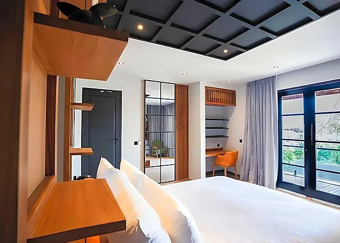 Hotel Secana Beachtown &